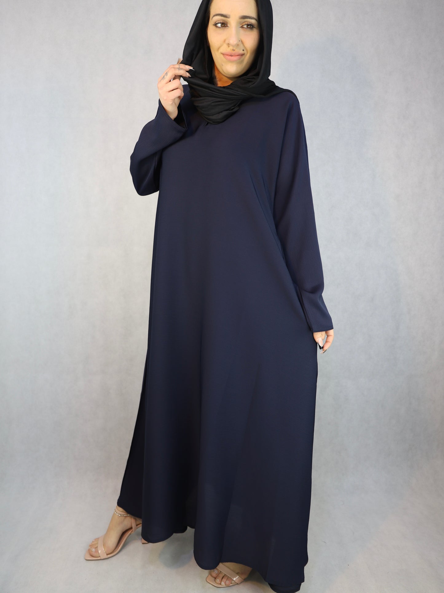 maya, in navy blue colour abaya