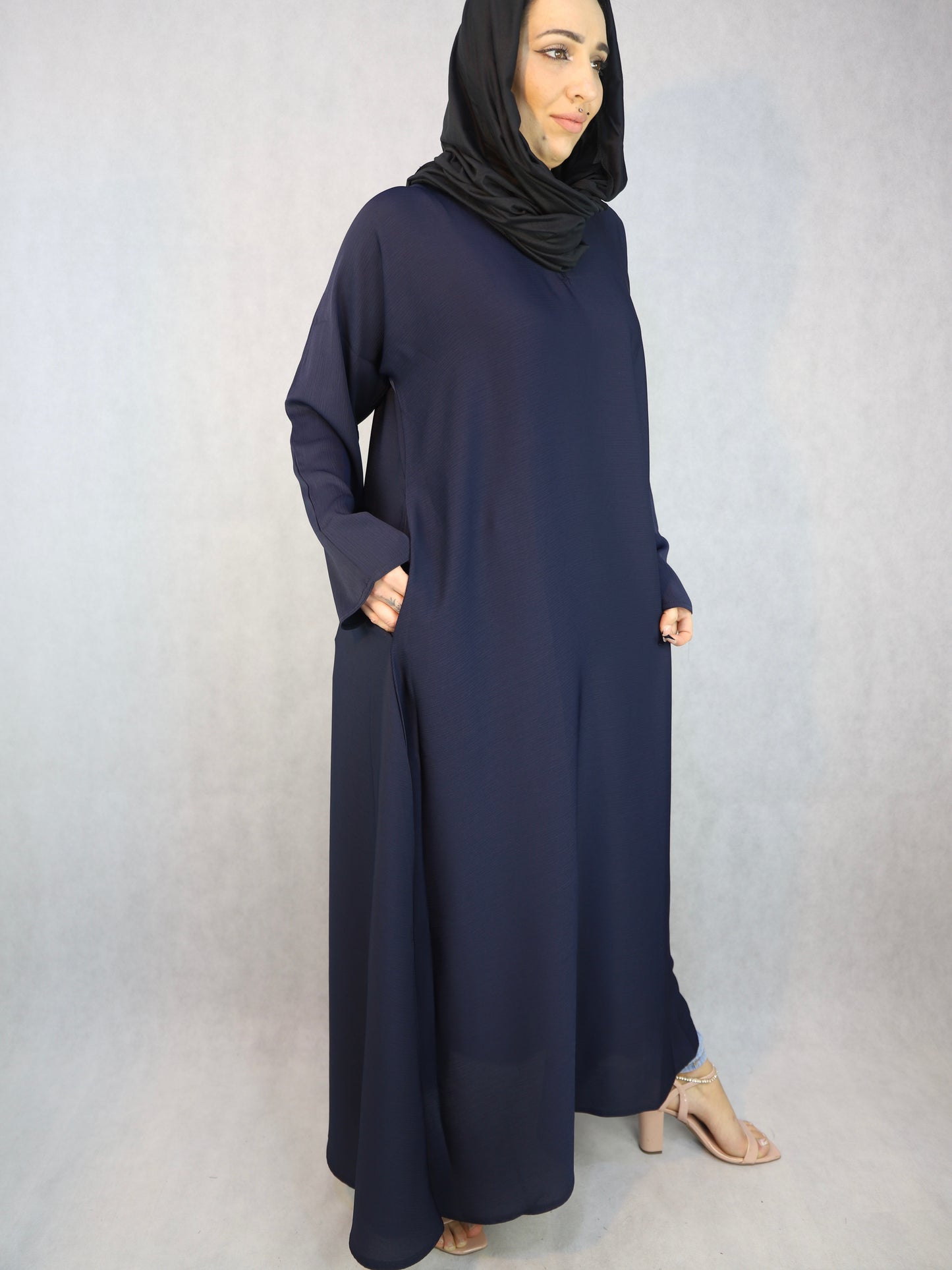 maya, in navy blue colour abaya