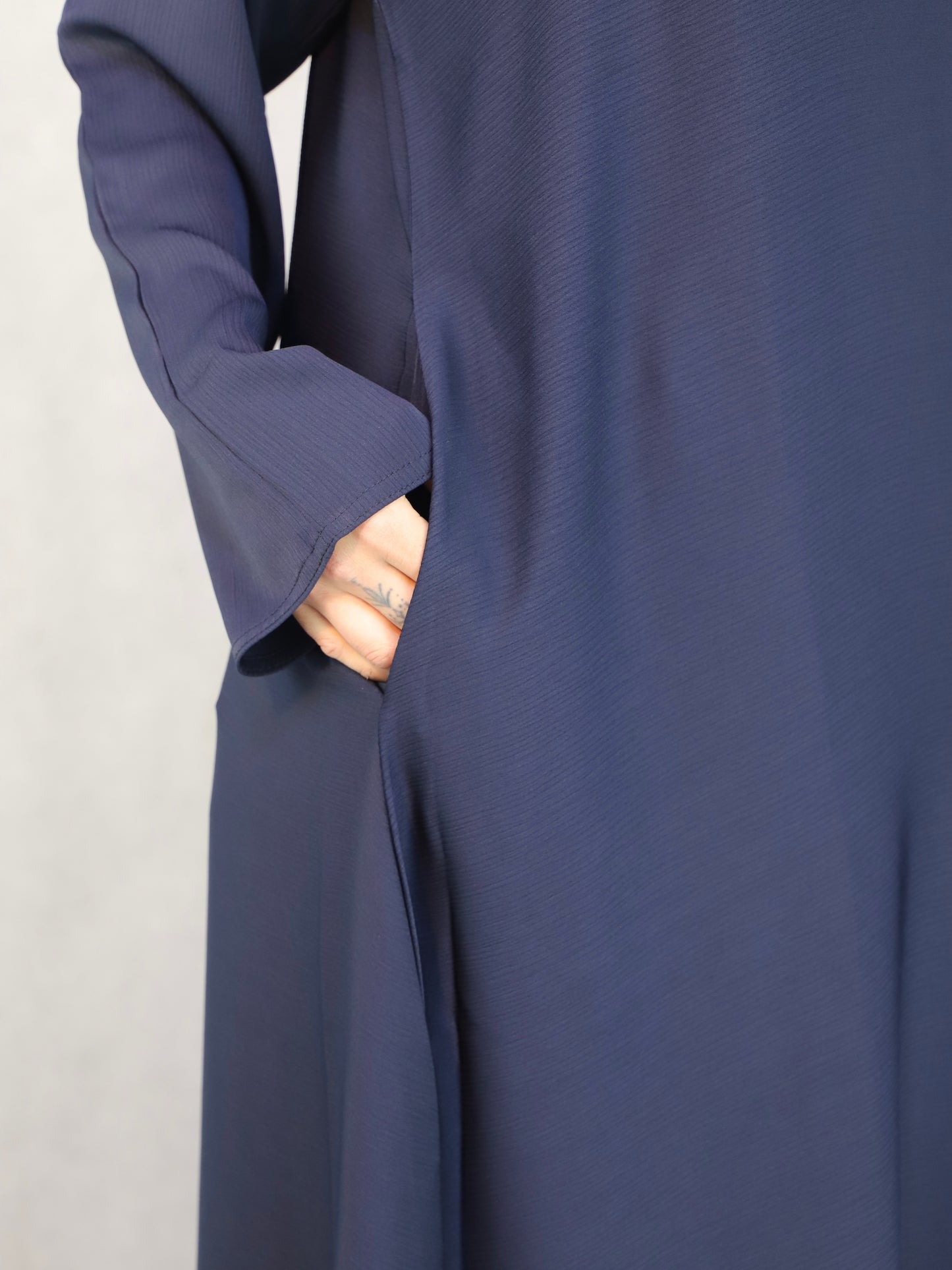 maya, in navy blue colour abaya